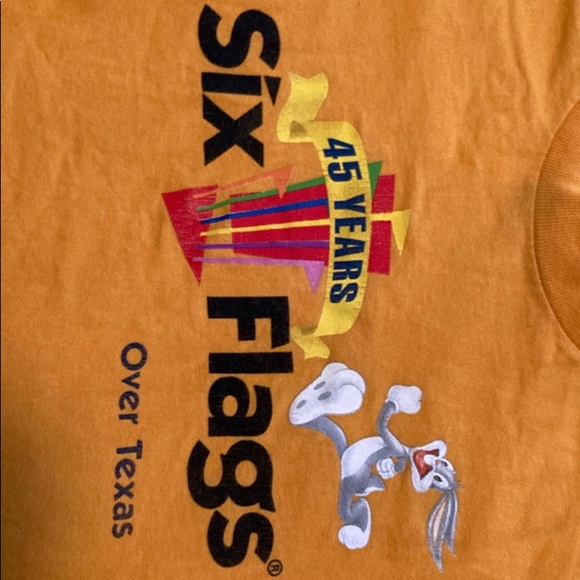 Six Flags Over Texas Vintage Looney Tunes Small T-Shirt - Picture 2 of 6